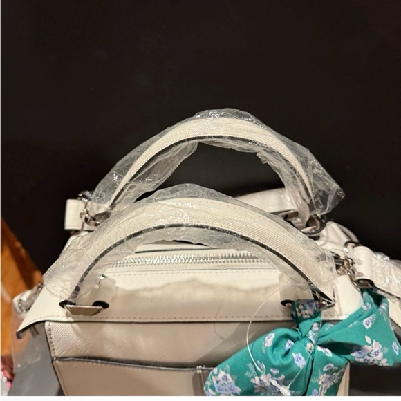 Beautiful White Steve Madden NWT handbag with strap - Picture 2 of 5